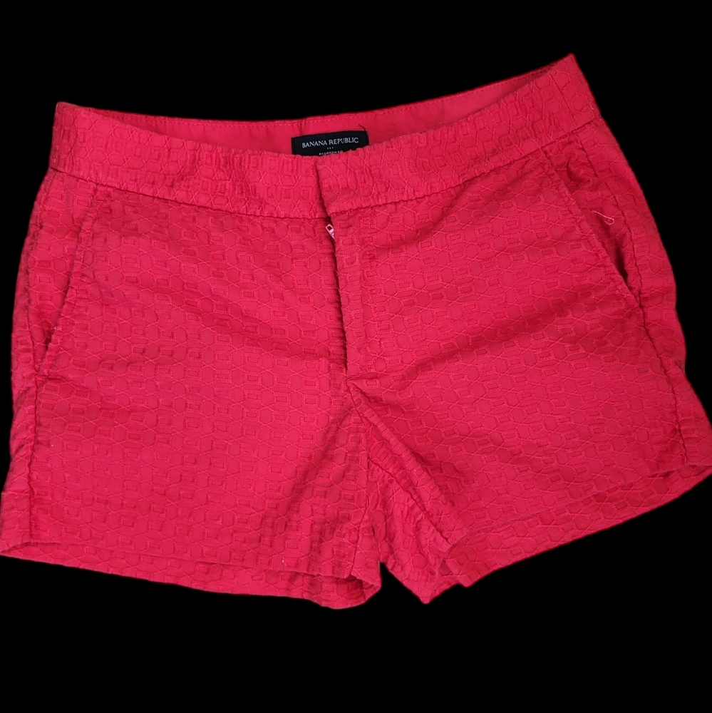 Womens Banana republic red shorts size 4 with pattern